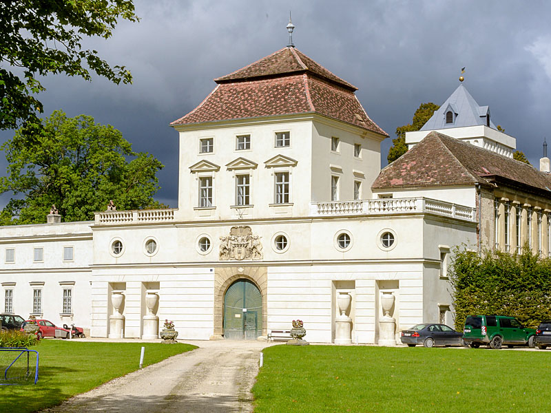 Schloss Ernstbrunn, Dörfles